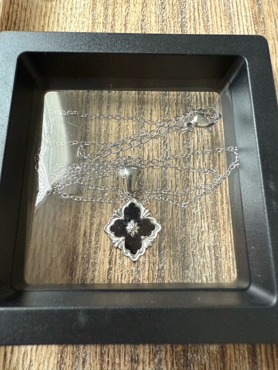 Silver Necklace with Black Clover Pendant - NEW - Picture 3 of 3
